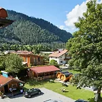 Dreilaendereck Blockhuetten & *