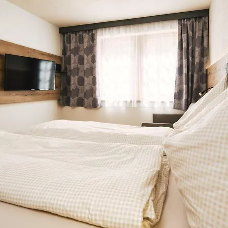 Dreilaendereck Blockhuetten & Ried im Oberinntal