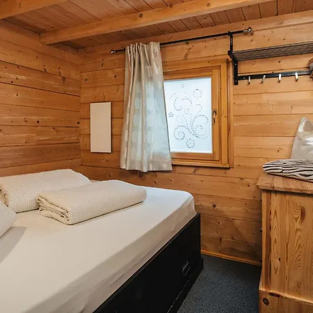 Dreilaendereck Blockhuetten & *