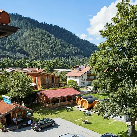 Dreilaendereck Blockhuetten & *